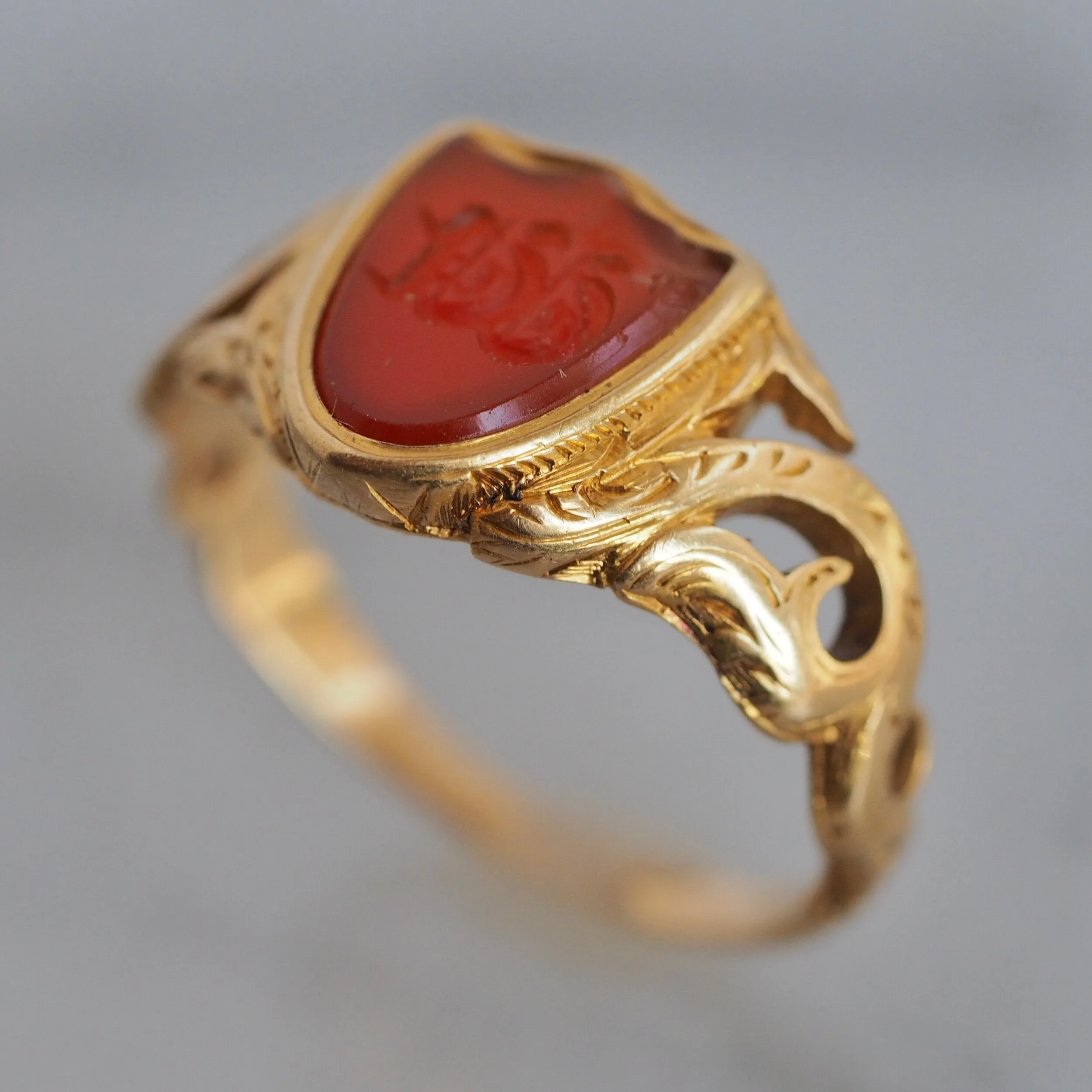 Antique Early Victorian 18k Gold Carnelian Intaglio Shield Signet Ring
